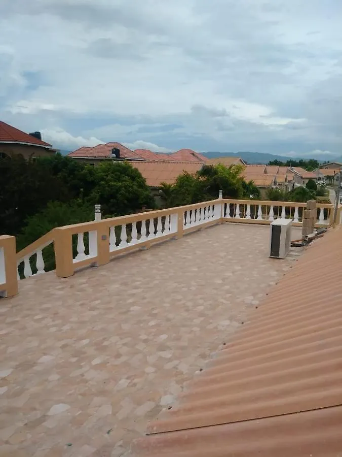 Irie Hideaway - Private Studio In Gated Community --Caribbean Estates, Portmore
