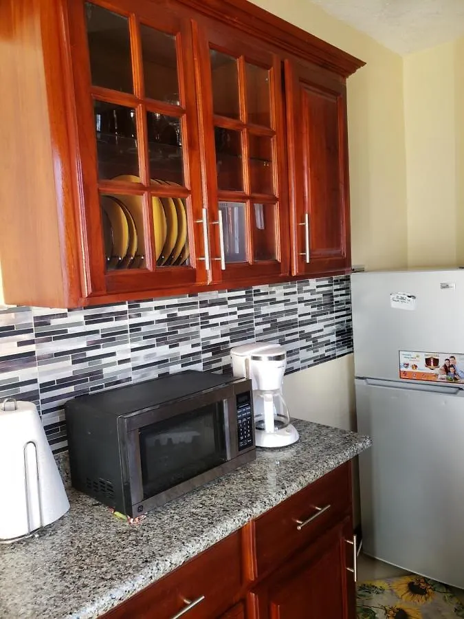 Irie Hideaway - Private Studio In Gated Community --Caribbean Estates, Portmore 0*,